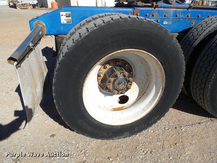 image for item DF2856 2005 Peterbilt 379 semi truck