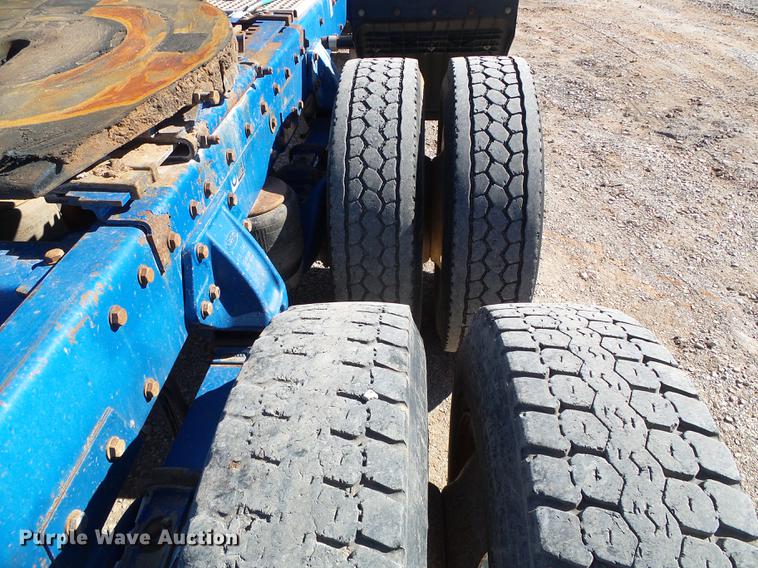 image for item DF2856 2005 Peterbilt 379 semi truck