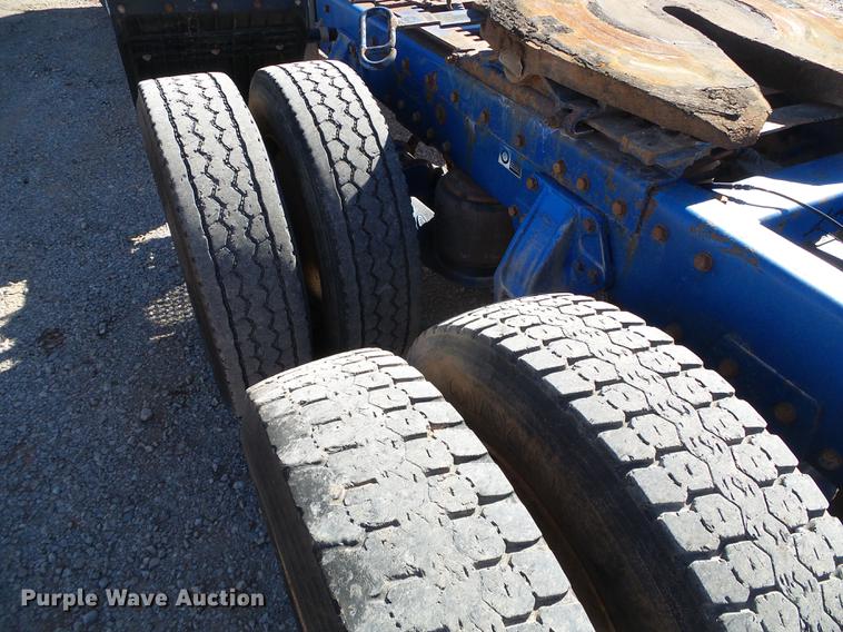 image for item DF2856 2005 Peterbilt 379 semi truck