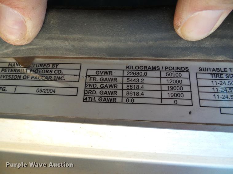 image for item DF2856 2005 Peterbilt 379 semi truck