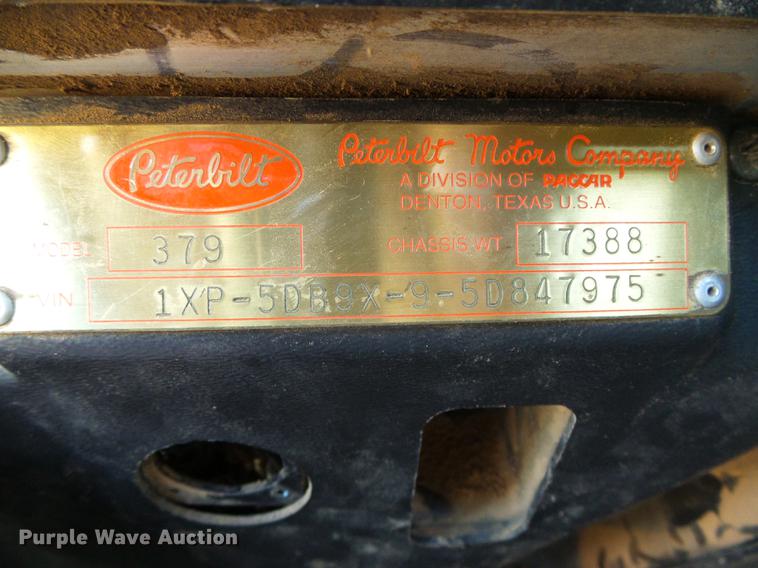 image for item DF2856 2005 Peterbilt 379 semi truck