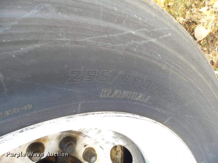 image for item DX9107 2002 Trailmobile dry van trailer