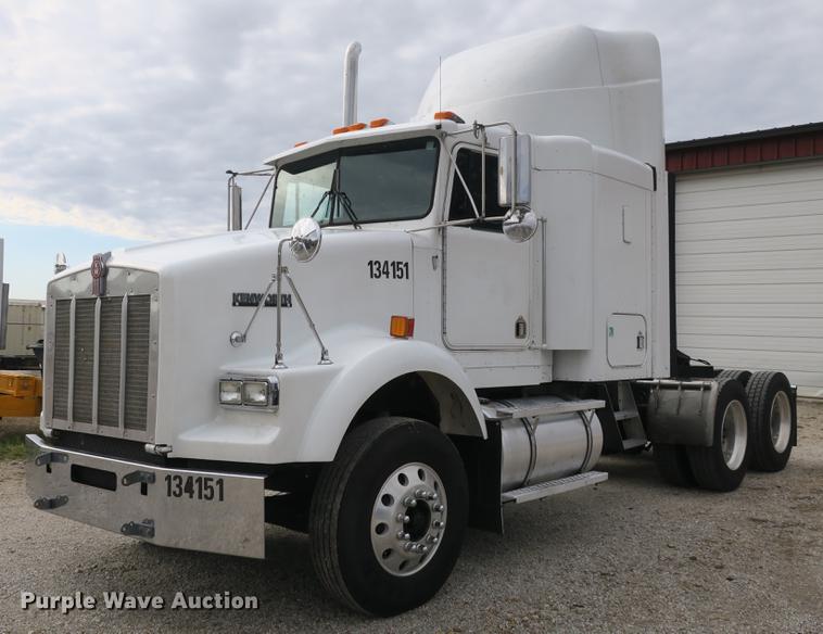 image for item EA9251 2000 Kenworth T800 semi truck