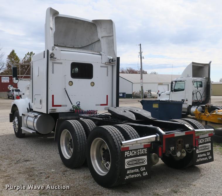 image for item EA9251 2000 Kenworth T800 semi truck