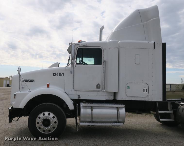 image for item EA9251 2000 Kenworth T800 semi truck