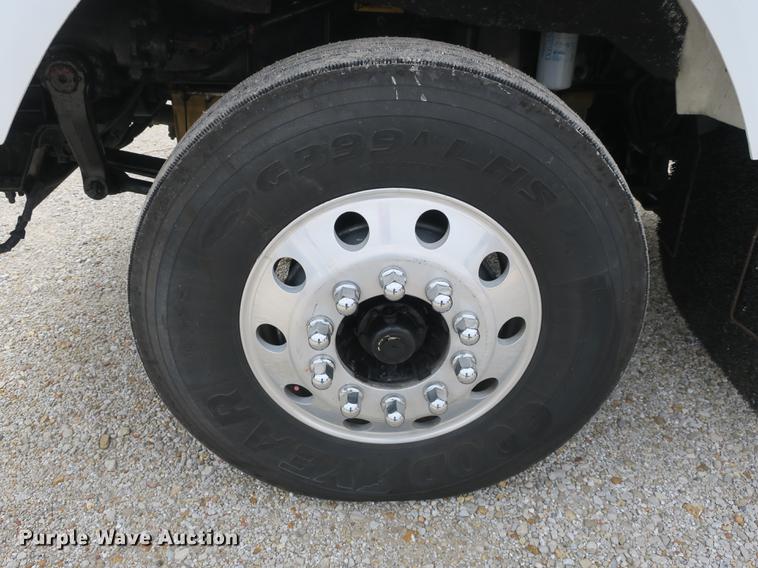 image for item EA9251 2000 Kenworth T800 semi truck