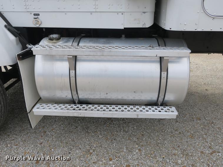 image for item EA9251 2000 Kenworth T800 semi truck