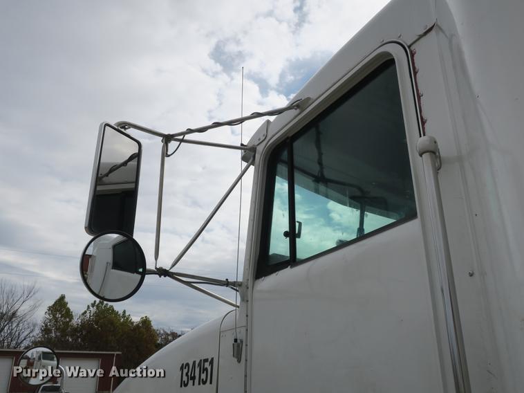 image for item EA9251 2000 Kenworth T800 semi truck