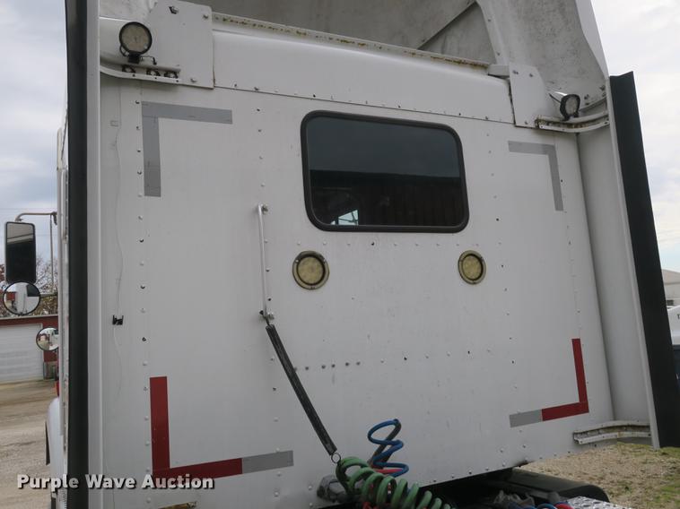 image for item EA9251 2000 Kenworth T800 semi truck