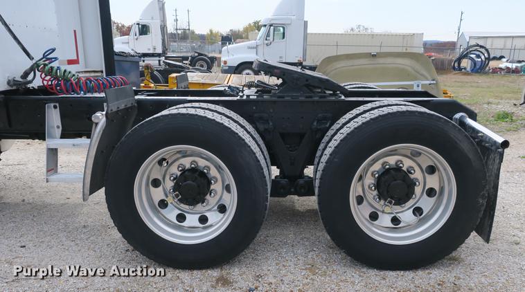 image for item EA9251 2000 Kenworth T800 semi truck