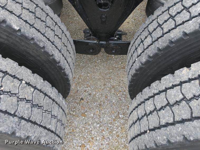 image for item EA9251 2000 Kenworth T800 semi truck