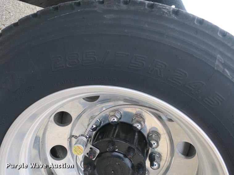 image for item EA9251 2000 Kenworth T800 semi truck