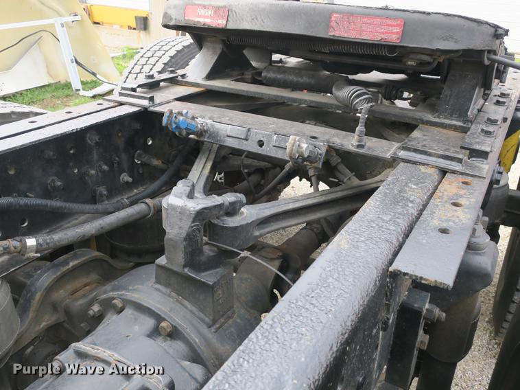 image for item EA9251 2000 Kenworth T800 semi truck