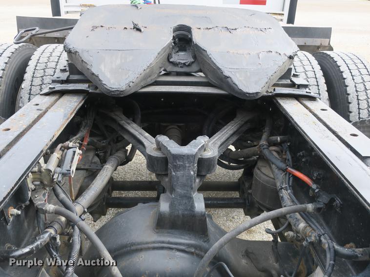 image for item EA9251 2000 Kenworth T800 semi truck