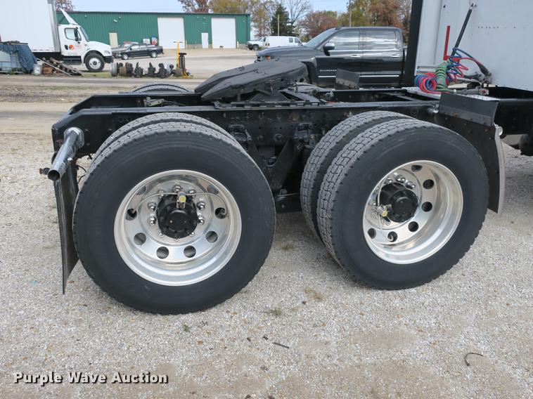 image for item EA9251 2000 Kenworth T800 semi truck