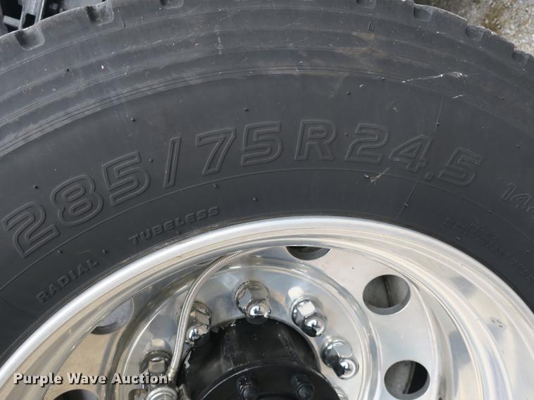 image for item EA9251 2000 Kenworth T800 semi truck