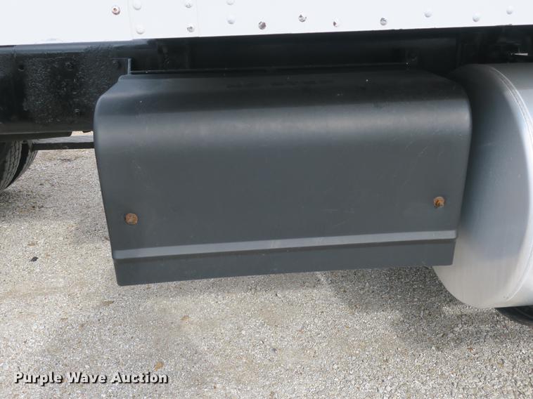 image for item EA9251 2000 Kenworth T800 semi truck