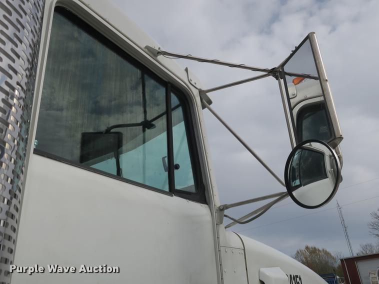 image for item EA9251 2000 Kenworth T800 semi truck