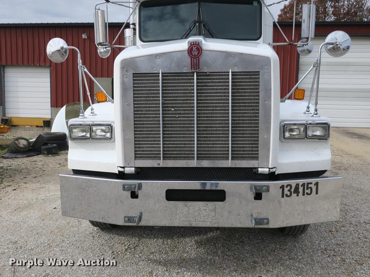 image for item EA9251 2000 Kenworth T800 semi truck