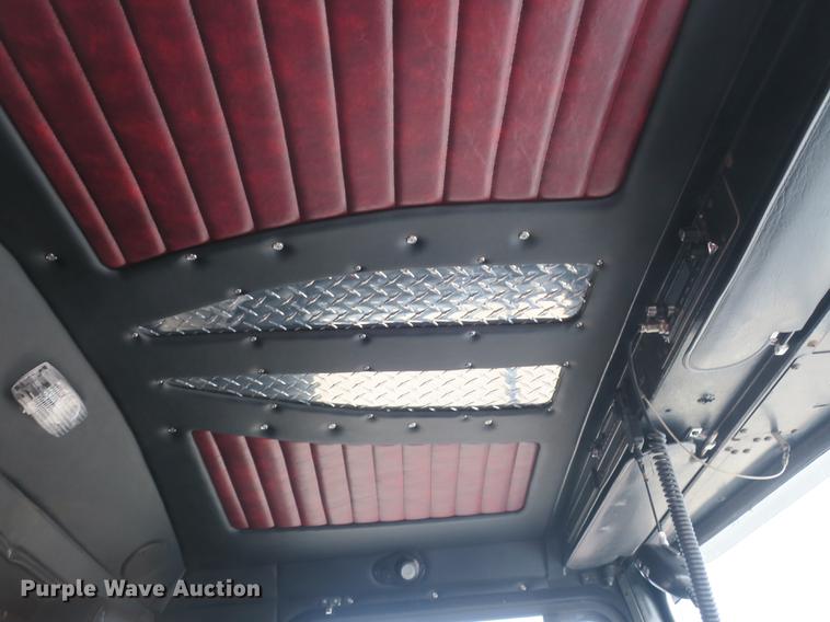 image for item EA9251 2000 Kenworth T800 semi truck