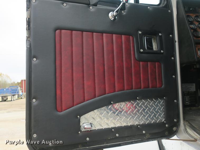 image for item EA9251 2000 Kenworth T800 semi truck