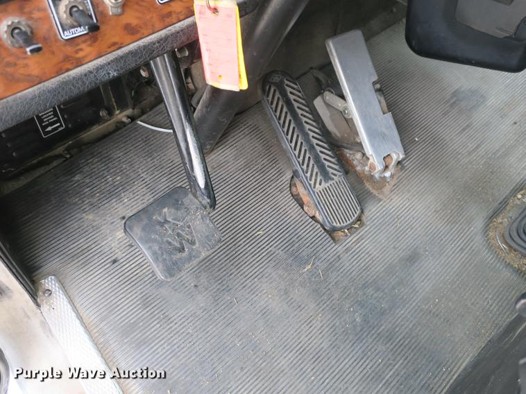 image for item EA9251 2000 Kenworth T800 semi truck