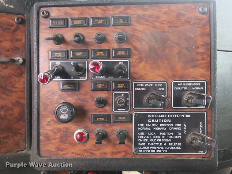 image for item EA9251 2000 Kenworth T800 semi truck