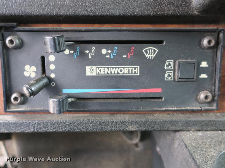 image for item EA9251 2000 Kenworth T800 semi truck