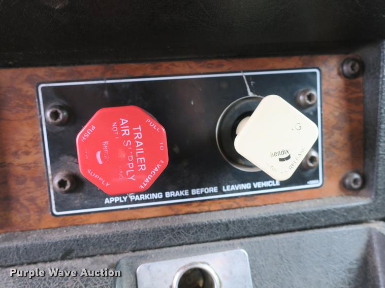 image for item EA9251 2000 Kenworth T800 semi truck