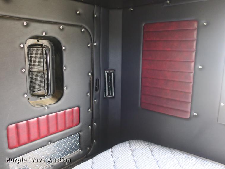 image for item EA9251 2000 Kenworth T800 semi truck