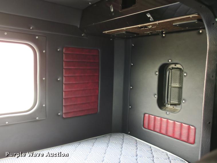 image for item EA9251 2000 Kenworth T800 semi truck