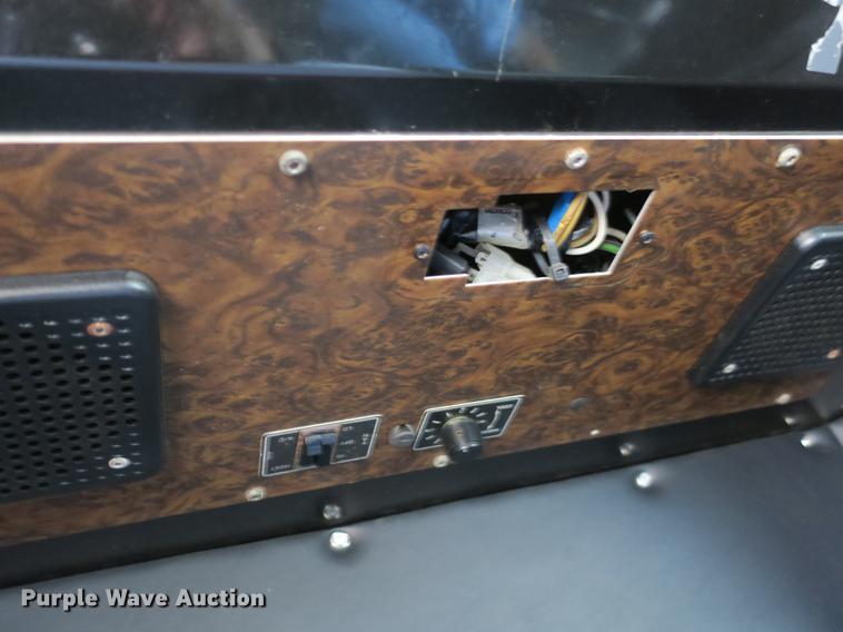 image for item EA9251 2000 Kenworth T800 semi truck