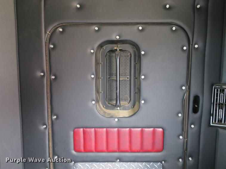 image for item EA9251 2000 Kenworth T800 semi truck