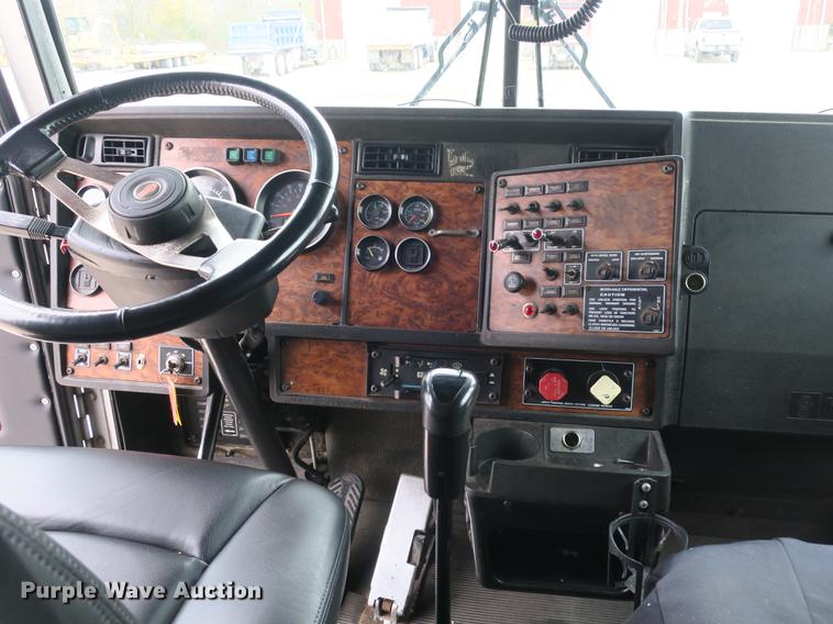 image for item EA9251 2000 Kenworth T800 semi truck