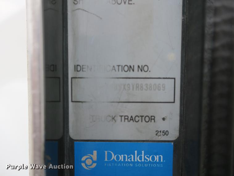 image for item EA9251 2000 Kenworth T800 semi truck