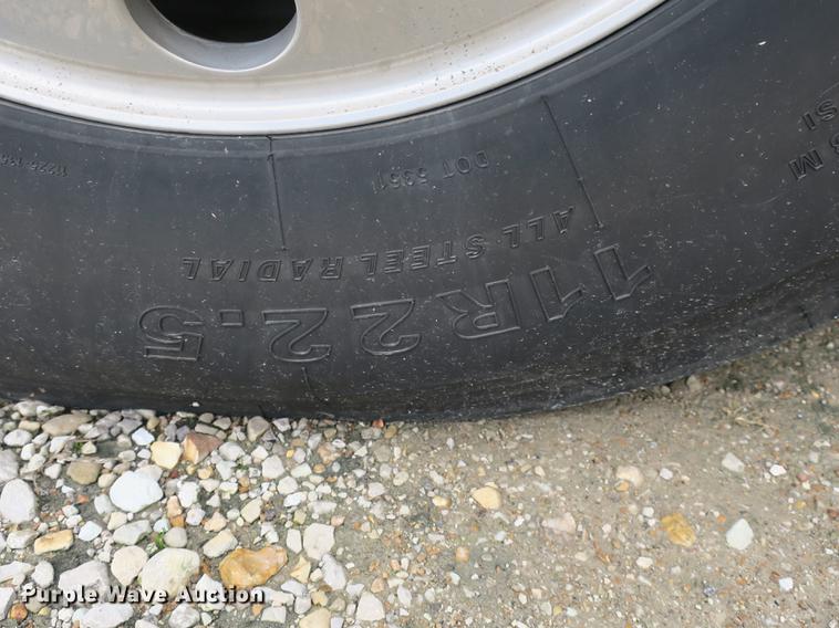 image for item EA9252 1998 Volvo VN semi truck