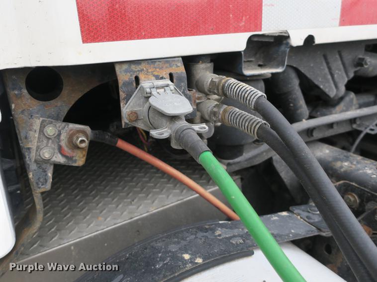 image for item EA9252 1998 Volvo VN semi truck