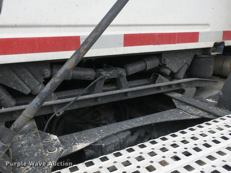 image for item EA9252 1998 Volvo VN semi truck