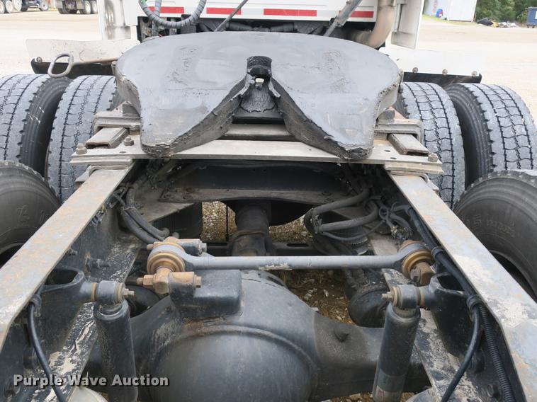 image for item EA9252 1998 Volvo VN semi truck