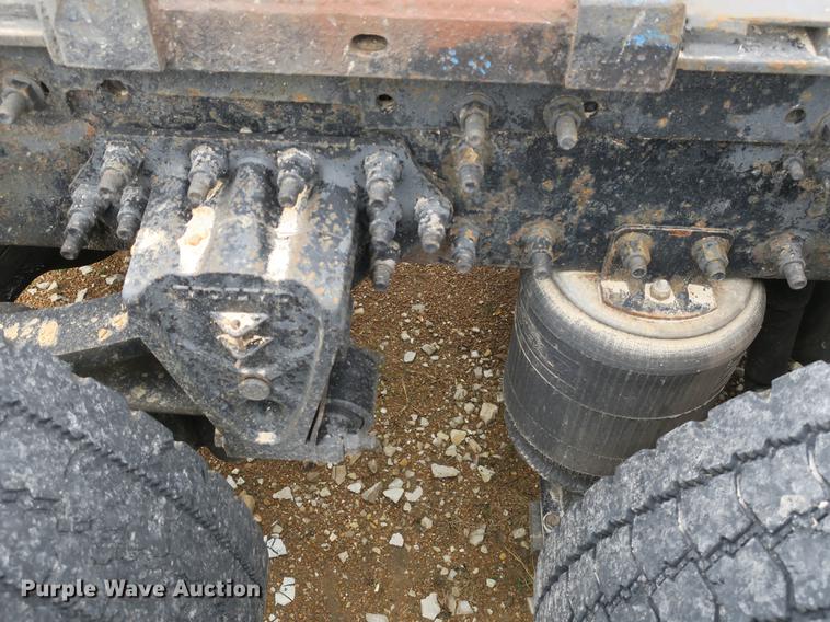 image for item EA9252 1998 Volvo VN semi truck