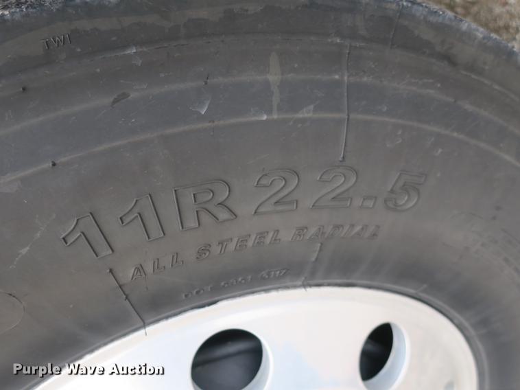 image for item EA9252 1998 Volvo VN semi truck