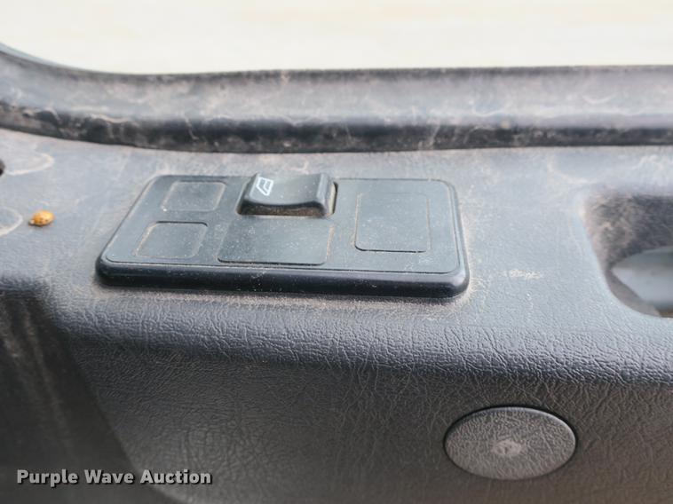 image for item EA9252 1998 Volvo VN semi truck