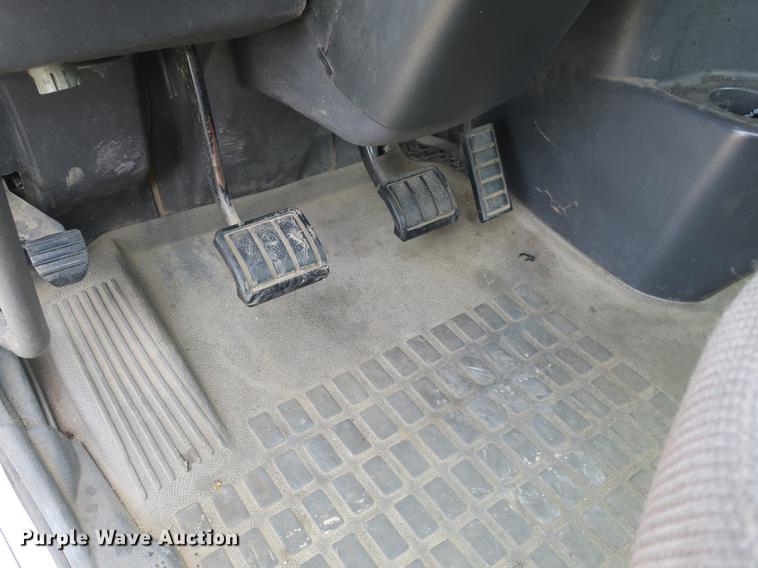 image for item EA9252 1998 Volvo VN semi truck