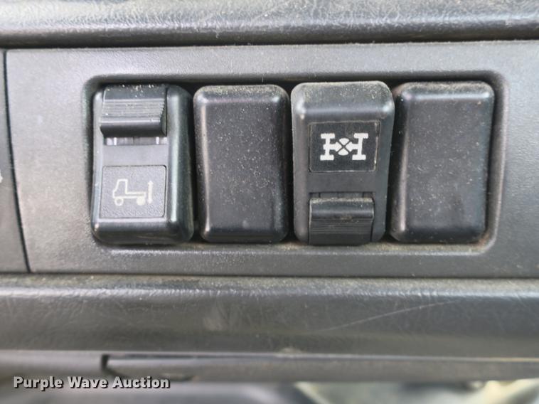 image for item EA9252 1998 Volvo VN semi truck