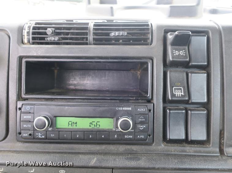 image for item EA9252 1998 Volvo VN semi truck