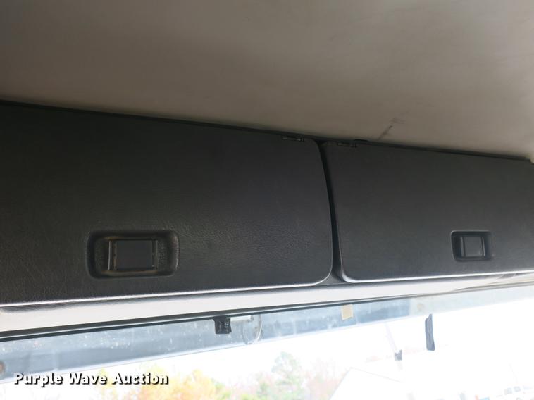 image for item EA9252 1998 Volvo VN semi truck