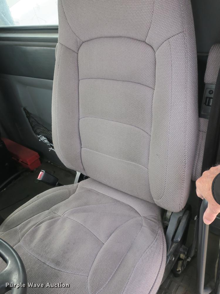 image for item EA9252 1998 Volvo VN semi truck