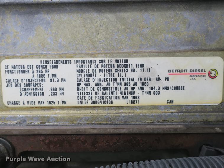 image for item EA9252 1998 Volvo VN semi truck