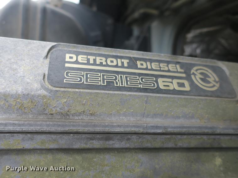 image for item EA9252 1998 Volvo VN semi truck