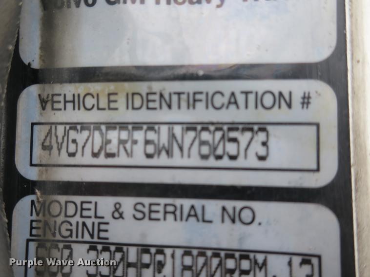 image for item EA9252 1998 Volvo VN semi truck